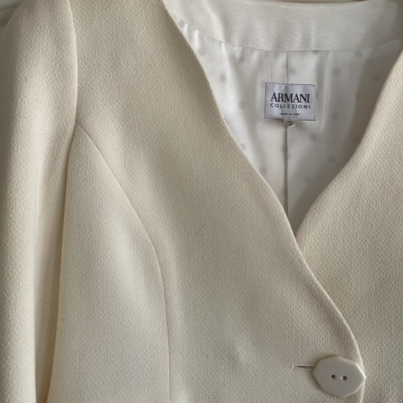 Armani white crepe jacket, size 8 - Picture 4 of 6